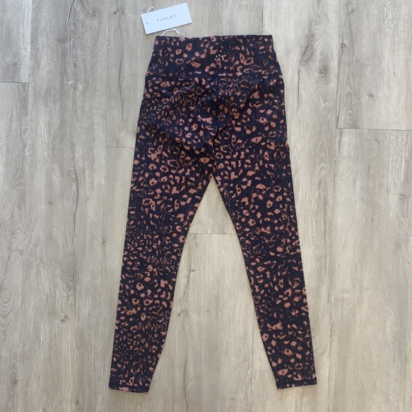 Varley Luna Legging in red animal print - Picture 6 of 6